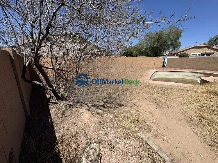 Off-market house in Phoenix, Arizona — 4 beds, 2 baths, $349,900 — photo 4 of 8