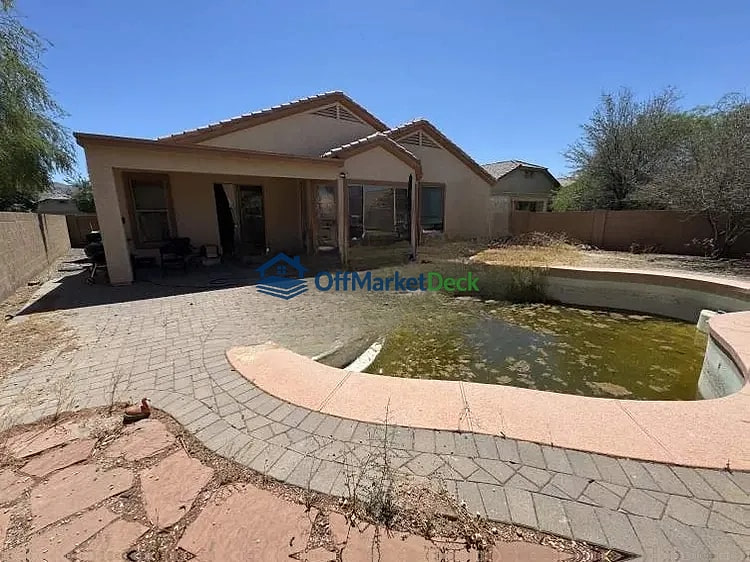 Off-market house in Phoenix, Arizona — 4 beds, 2 baths, $349,900 — photo 3 of 8