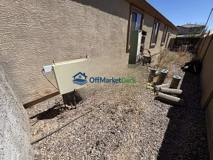 Off-market house in Phoenix, Arizona — 4 beds, 2 baths, $349,900 — photo 6 of 8