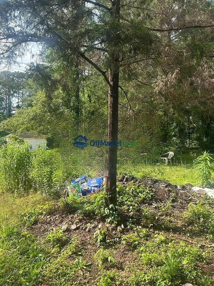 Off-market house in Birmingham, Alabama — 2 beds, 1 bath, $10,000 — photo 5 of 5