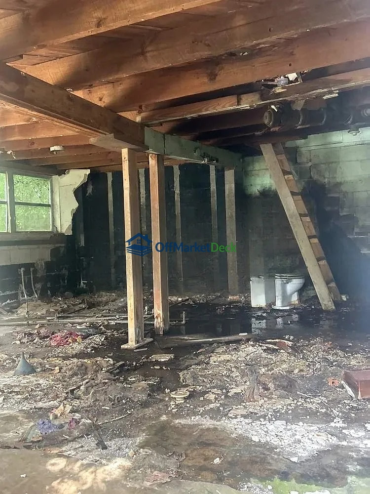 Off-market house in Birmingham, Alabama — 2 beds, 1 bath, $10,000 — photo 2 of 5