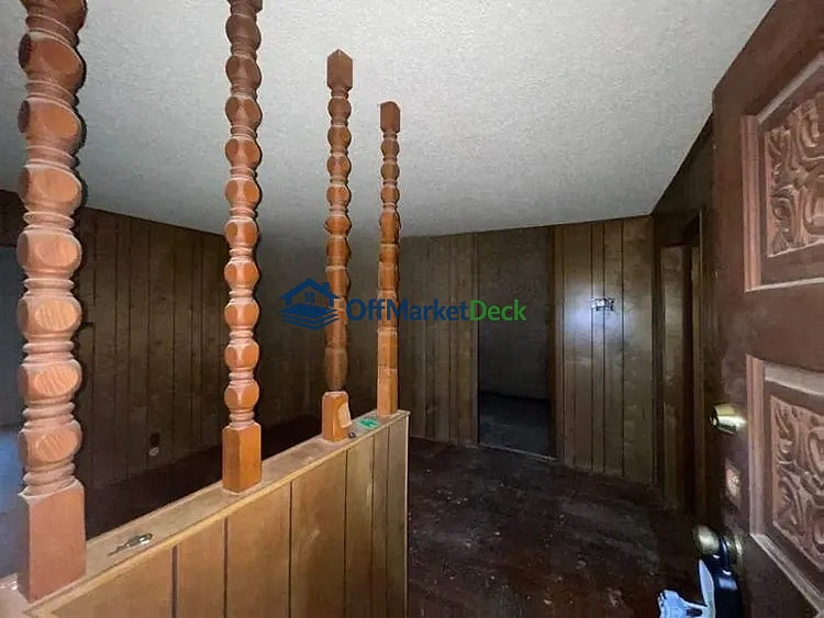 Off-market house in Grand Prairie, Texas — 3 beds, 2 baths, $160,000 — photo 3 of 8