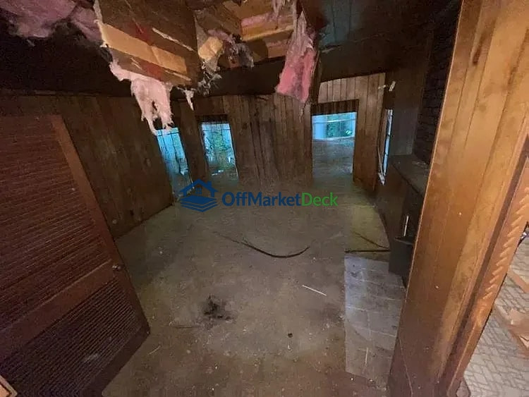Off-market house in Grand Prairie, Texas — 3 beds, 2 baths, $160,000 — photo 6 of 8