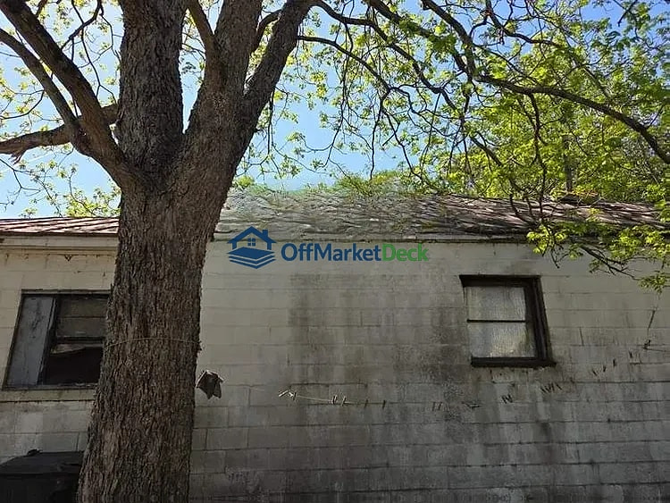 Off-market house in Kinston, North Carolina — 1 bed, 1 bath, $10,000 — photo 6 of 8