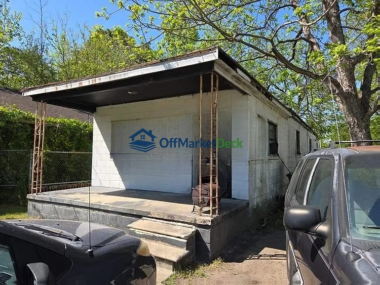 Off-market house in Kinston, North Carolina — 1 bed, 1 bath, $10,000 — photo 2 of 8