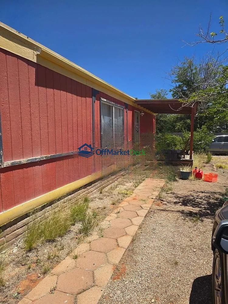 Off-market house in Sierra Vista, Arizona — 3 beds, 2 baths, $75,000 — photo 2 of 8