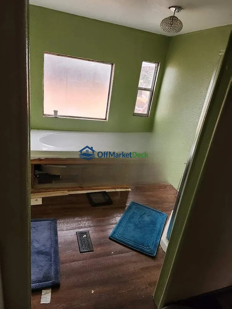 Off-market house in Sierra Vista, Arizona — 3 beds, 2 baths, $75,000 — photo 4 of 8