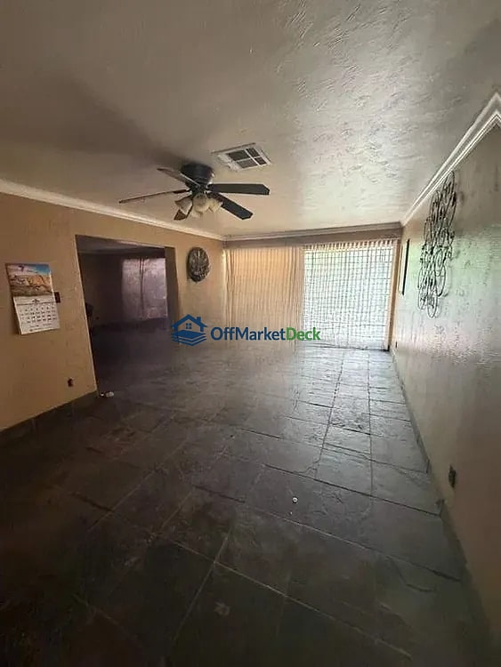 Off-market house in Phoenix, Arizona — 4 beds, 2 baths, $274,990 — photo 7 of 8