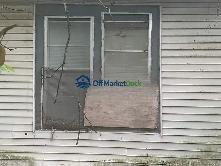 Off-market house in Muskogee, Oklahoma — 2 beds, 1 bath, $14,000 — photo 7 of 8
