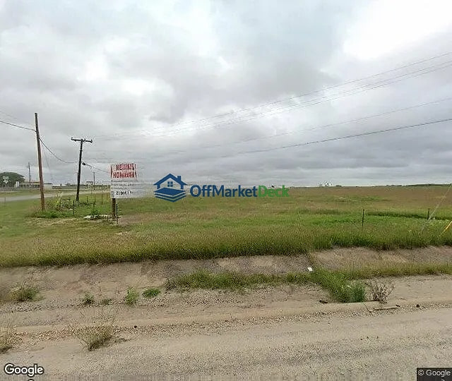 Off-market house in Poteet, Texas — 3 beds, 1 bath, $71,150 — photo 2 of 3
