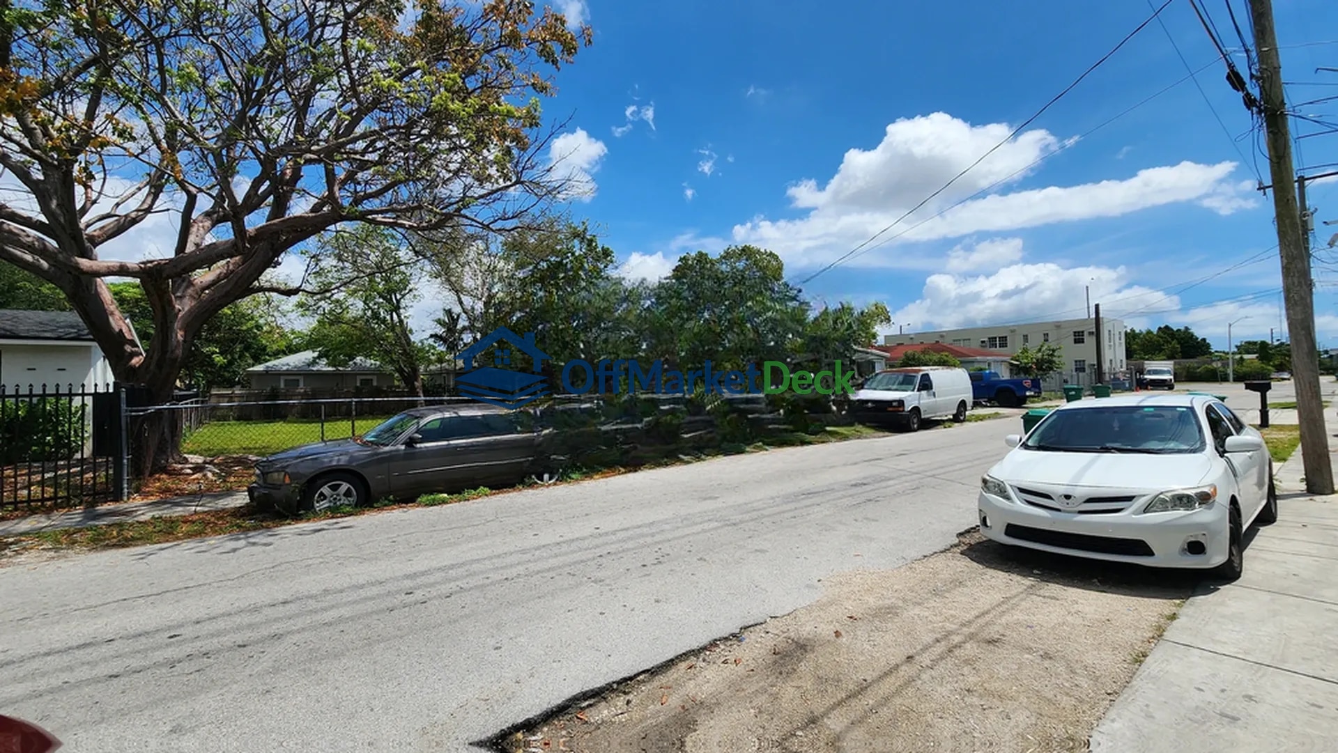 Off-market house in Miami, Florida — 4 beds, 2 baths, $287,000 — photo 2 of 8