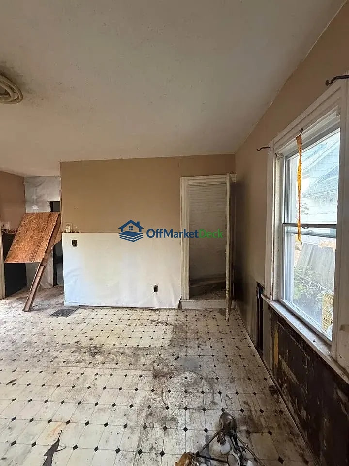 Off-market house in Cleveland, Ohio — 3 beds, 2 baths, $77,900 — photo 6 of 8