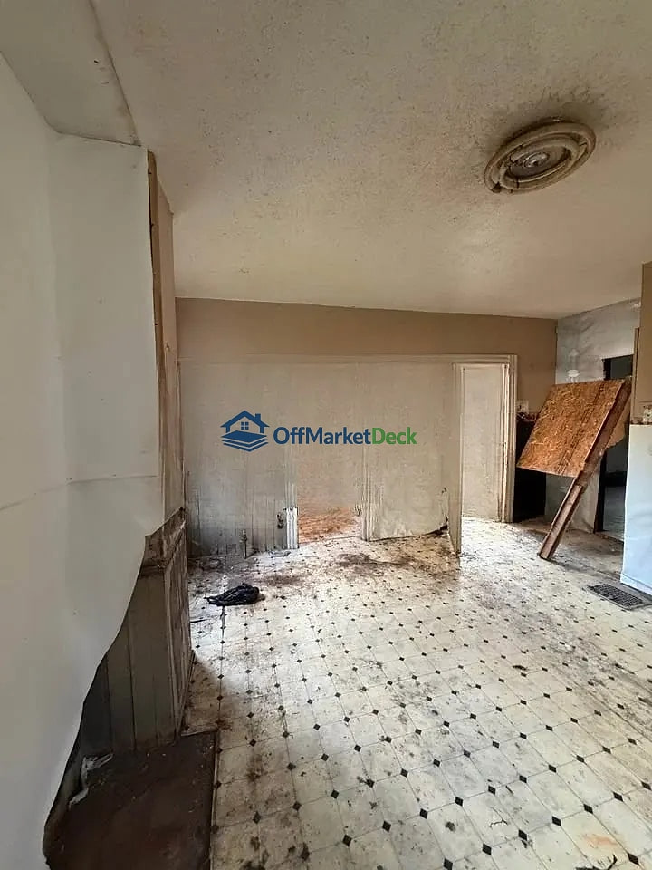 Off-market house in Cleveland, Ohio — 3 beds, 2 baths, $77,900 — photo 7 of 8