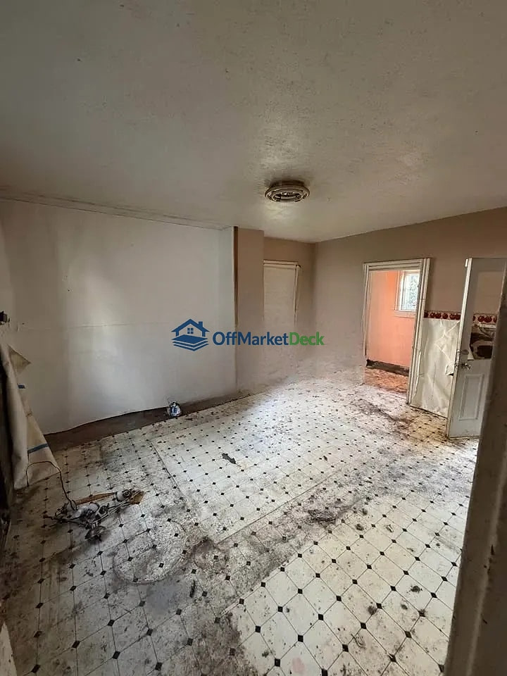 Off-market house in Cleveland, Ohio — 3 beds, 2 baths, $77,900 — photo 2 of 8