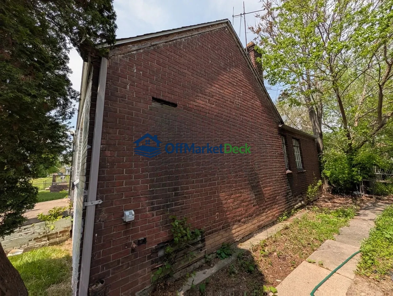 Off-market house in Detroit, Michigan — 2 beds, 1 bath, $34,900 — photo 3 of 8