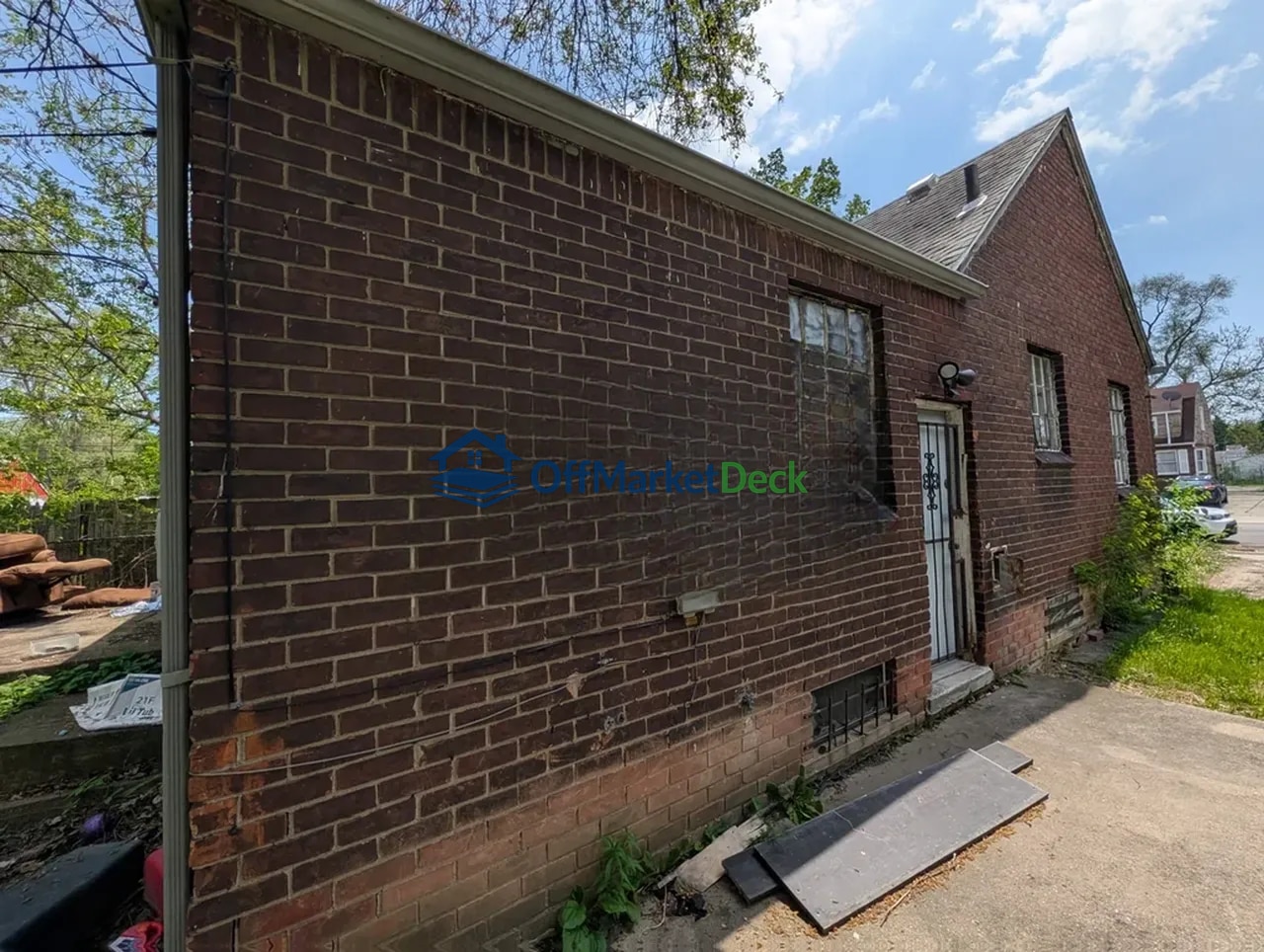 Off-market house in Detroit, Michigan — 2 beds, 1 bath, $34,900 — photo 4 of 8