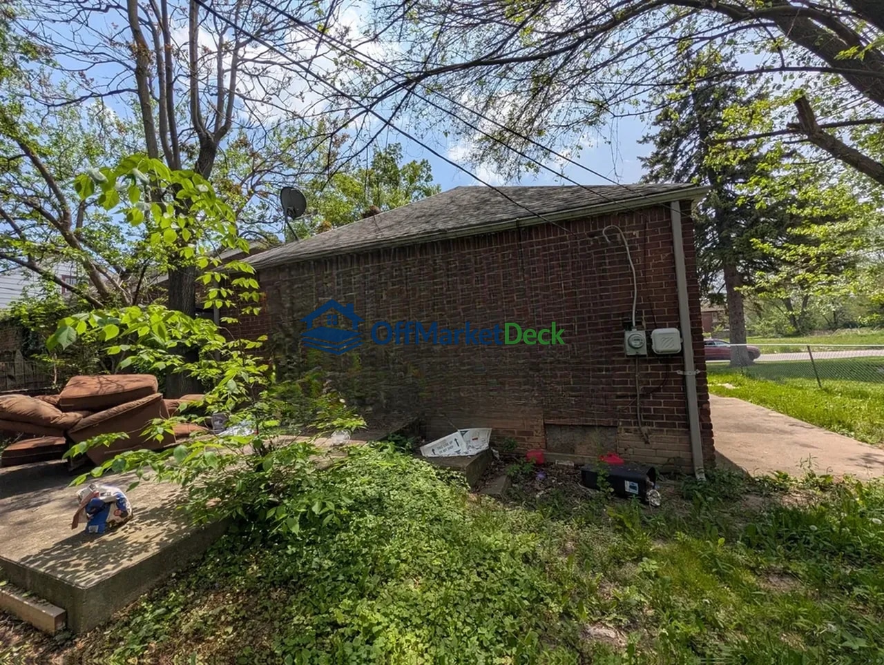 Off-market house in Detroit, Michigan — 2 beds, 1 bath, $34,900 — photo 5 of 8