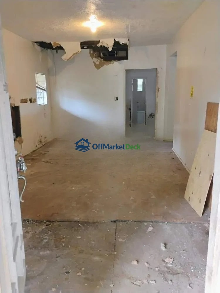 Off-market house in Atlanta, Georgia — 6 beds, 2 baths, $319,000 — photo 4 of 8