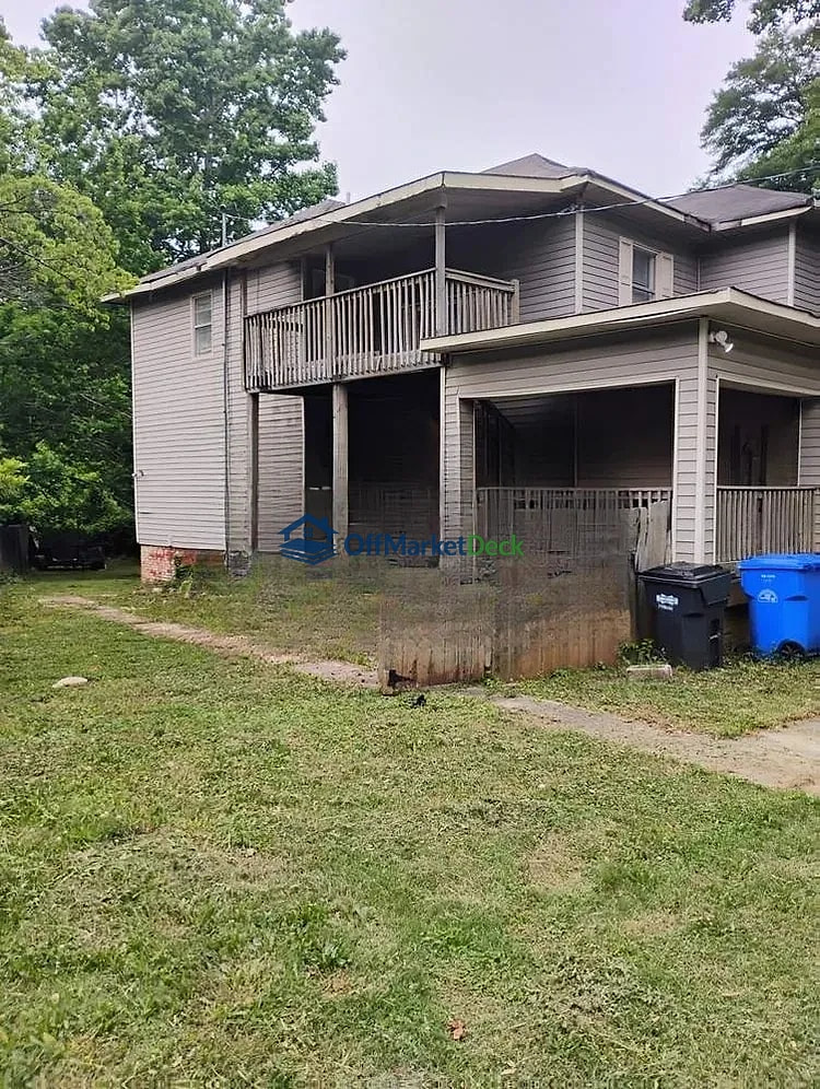 Off-market house in Atlanta, Georgia — 6 beds, 2 baths, $319,000 — photo 2 of 8