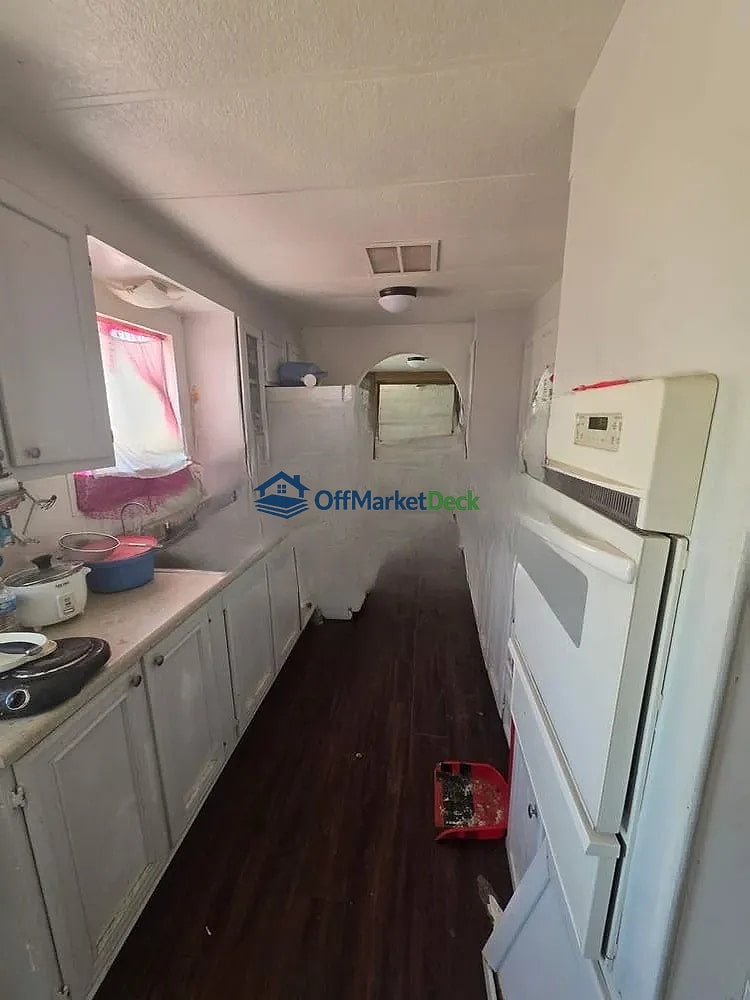 Off-market house in Marana, Arizona — 3 beds, 2 baths, $119,900 — photo 3 of 8