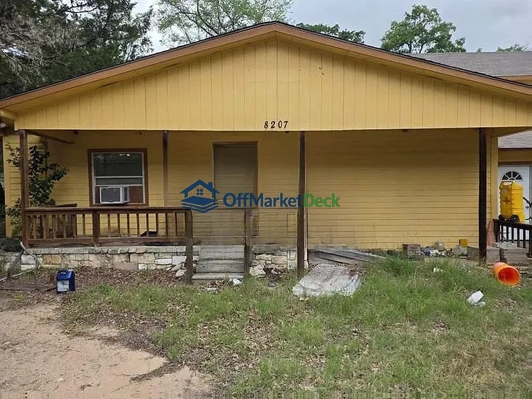 Off-market house in Mabank, Texas — 7 beds, 4 baths, $132,000 — photo 2 of 8
