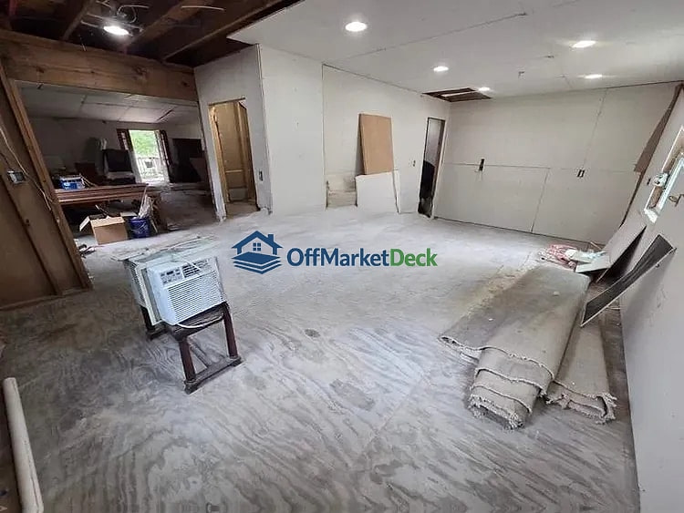 Off-market house in Mabank, Texas — 7 beds, 4 baths, $132,000 — photo 8 of 8