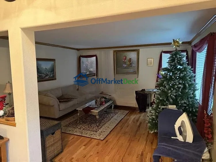 Off-market house in Arvada, Colorado — 4 beds, 4 baths, $675,000 — photo 2 of 8