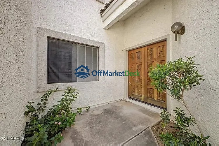 Off-market house in Gilbert, Arizona — 3 beds, 3.5 baths, $440,000 — photo 2 of 8