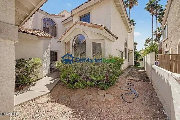 Off-market house in Gilbert, Arizona — 3 beds, 3.5 baths, $440,000 — photo 3 of 8