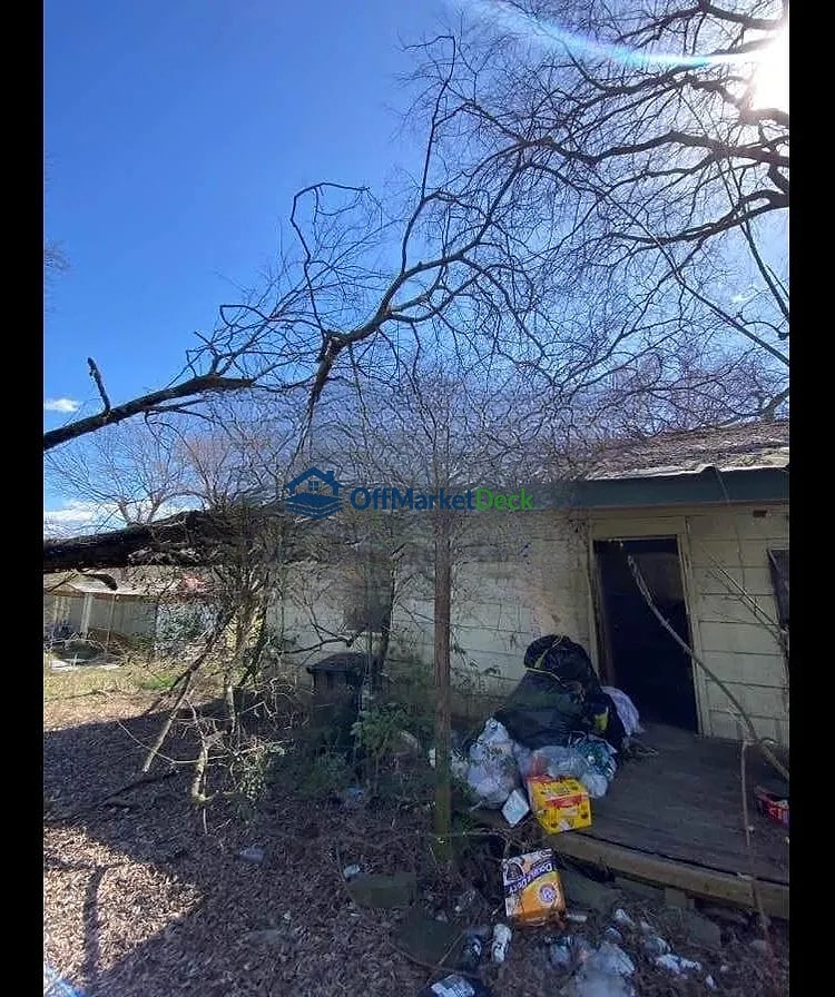 Off-market house in Ragland, Alabama — 2 beds, 1 bath, $13,000 — photo 3 of 8
