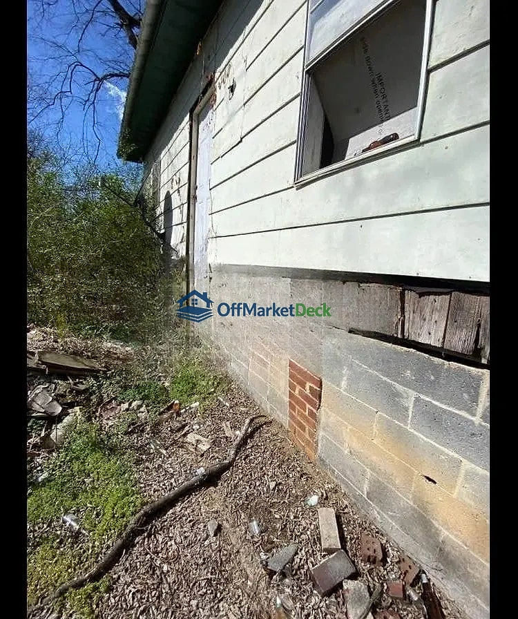 Off-market house in Ragland, Alabama — 2 beds, 1 bath, $13,000 — photo 6 of 8
