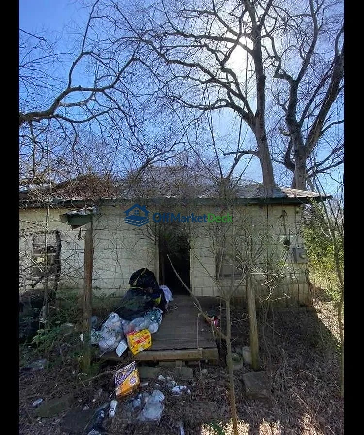 Off-market house in Ragland, Alabama — 2 beds, 1 bath, $13,000 - Blurred background Image