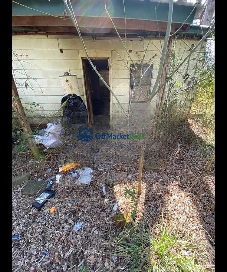 Off-market house in Ragland, Alabama — 2 beds, 1 bath, $13,000 — photo 5 of 8