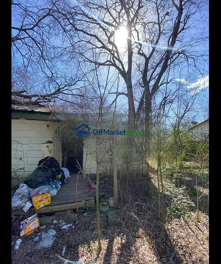 Off-market house in Ragland, Alabama — 2 beds, 1 bath, $13,000 — photo 2 of 8