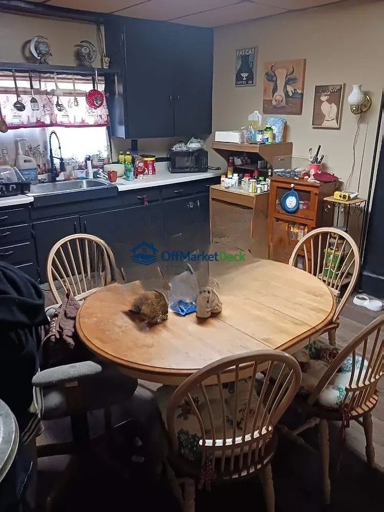 Off-market house in Mayfield, Kentucky — 3 beds, 1 bath, $67,500 — photo 2 of 8