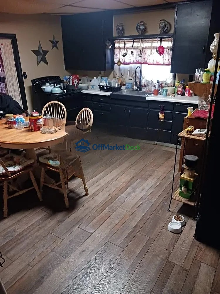 Off-market house in Mayfield, Kentucky — 3 beds, 1 bath, $67,500 — photo 3 of 8