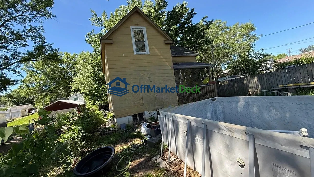 Off-market house in St. Louis, Missouri — 3 beds, 2 baths, $85,900 — photo 5 of 8