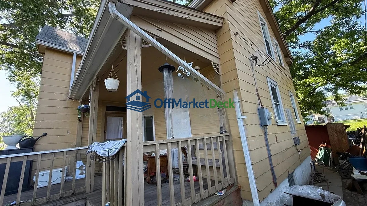Off-market house in St. Louis, Missouri — 3 beds, 2 baths, $85,900 — photo 3 of 8