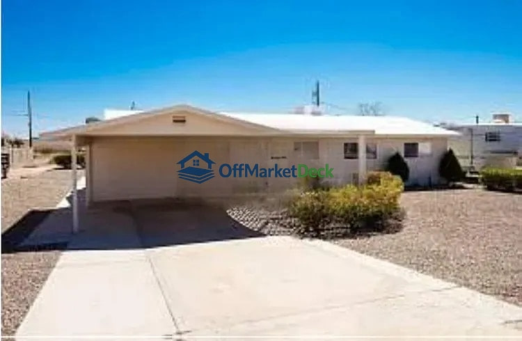 Off-market house in Lake Havasu City, Arizona — 3 beds, 2 baths, $240,000 — photo 2 of 8