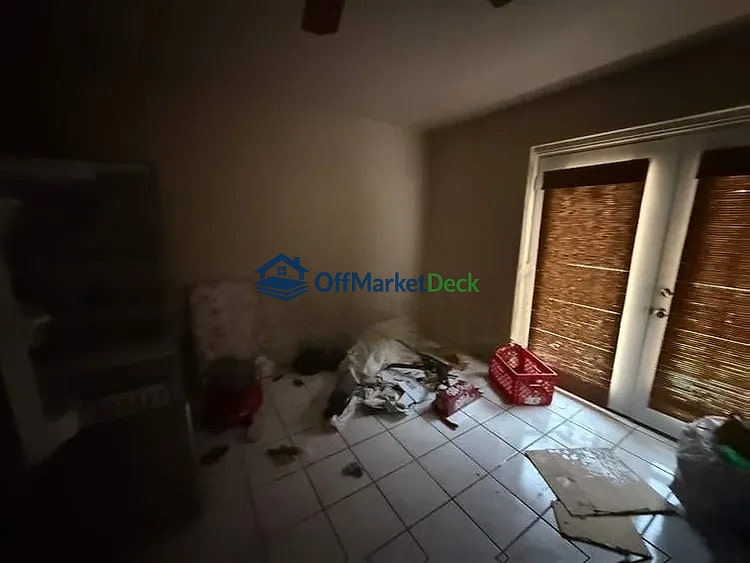 Off-market house in Casa Grande, Arizona — 3 beds, 2 baths, $218,000 — photo 3 of 8