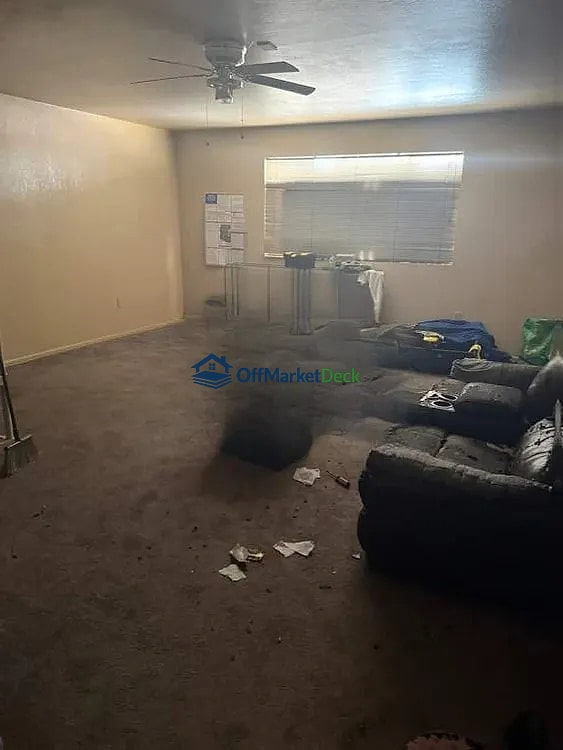Off-market house in Casa Grande, Arizona — 3 beds, 2 baths, $218,000 — photo 4 of 8