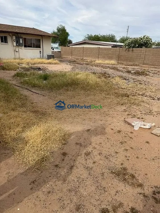 Off-market house in Casa Grande, Arizona — 3 beds, 2 baths, $218,000 — photo 7 of 8