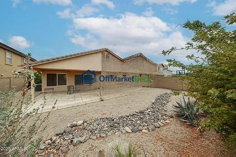Off-market house in Goodyear, Arizona — 3 beds, 2 baths, $315,000 — photo 3 of 8