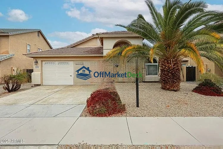 Off-market house in Goodyear, Arizona — 3 beds, 2 baths, $315,000 — photo 5 of 8