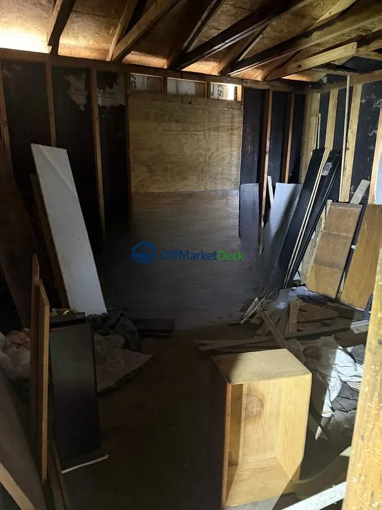 Off-market house in San Antonio, Texas — 3 beds, 1.5 baths, $95,000 — photo 6 of 8