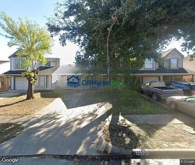 Off-market house in Houston, Texas — 3 beds, 2 baths, $132,000 — photo 2 of 3