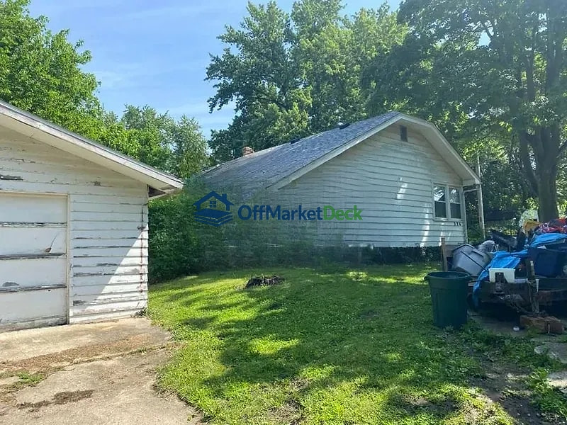 Off-market house in Anderson, Indiana — 2 beds, 1 bath, $39,900 — photo 3 of 8