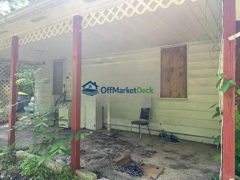 Off-market house in Anderson, Indiana — 2 beds, 1 bath, $39,900 — photo 4 of 8
