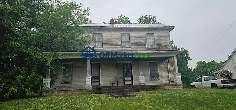 Off-market house in Mauckport, Indiana — 4 beds, 2 baths, $35,000 — photo 2 of 8