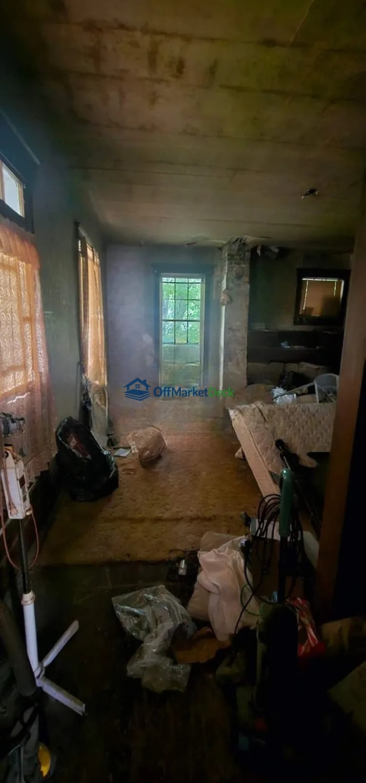 Off-market house in Mauckport, Indiana — 4 beds, 2 baths, $35,000 — photo 4 of 8
